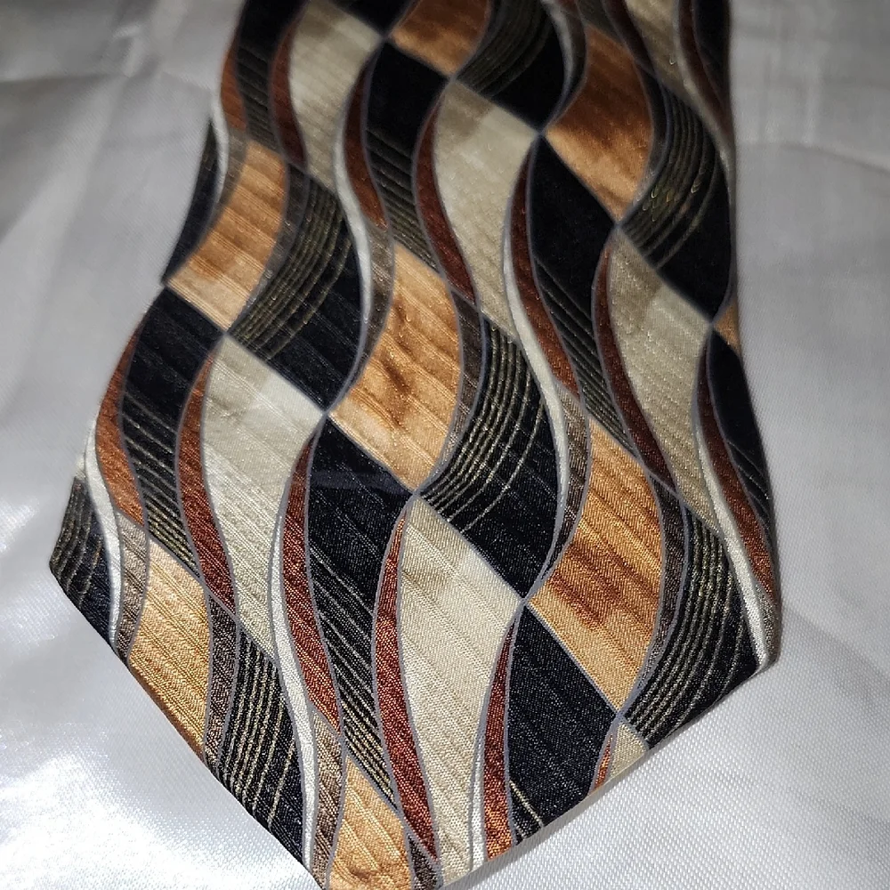 Covington Geometric Black and Brown Silk Tie - Picture 2 of 3